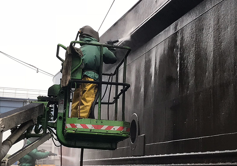 Vapour abrasive blasting application by Schavicast bv